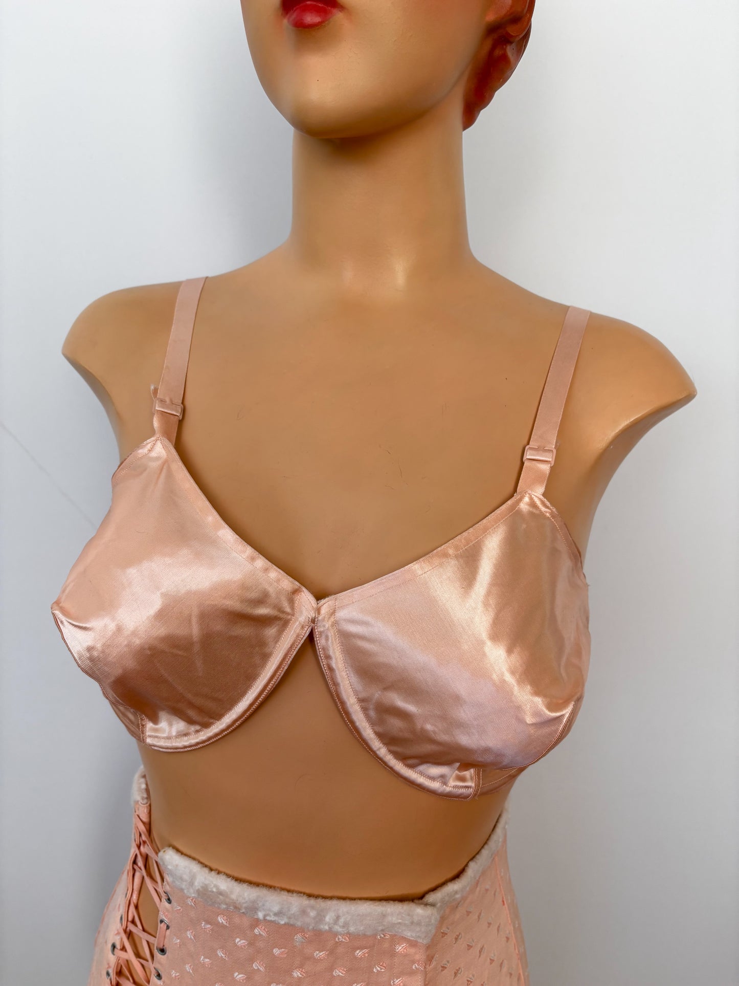 1950s Deadstock Satin Bullet Bra | 95