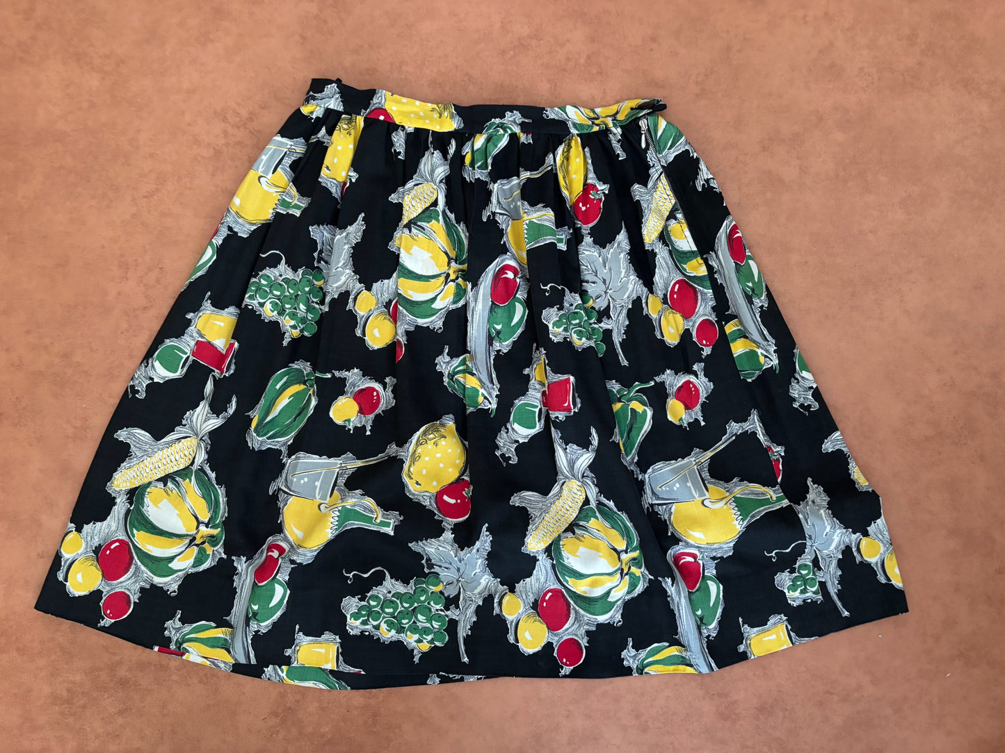 1950s Cotton Veggies Novelty Print Skirt | L