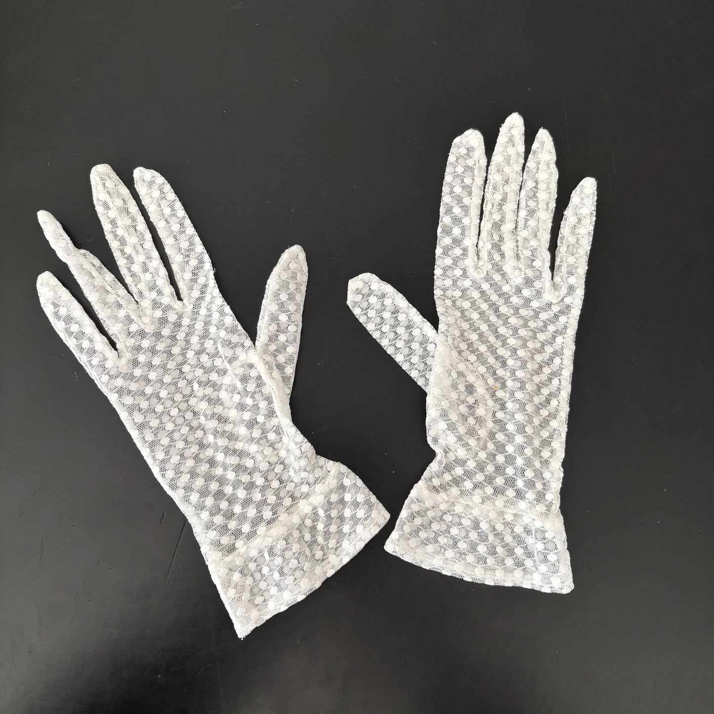 1950s White Lace Gloves | Size 6 1/2