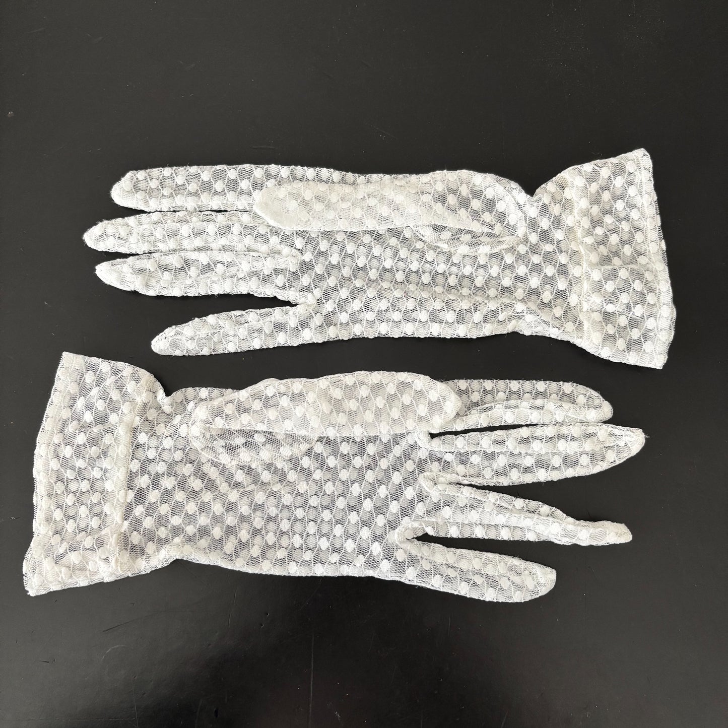 1950s White Lace Gloves | Size 6 1/2