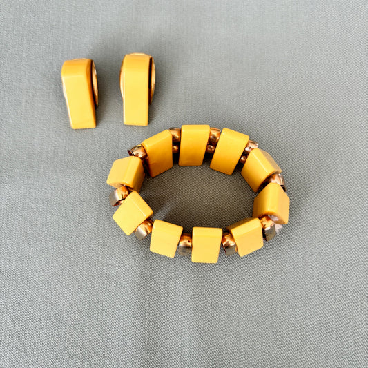 1930s 1940s Butter Yellow Bakelite / Catalin Stretch Bracelet and Earring Set