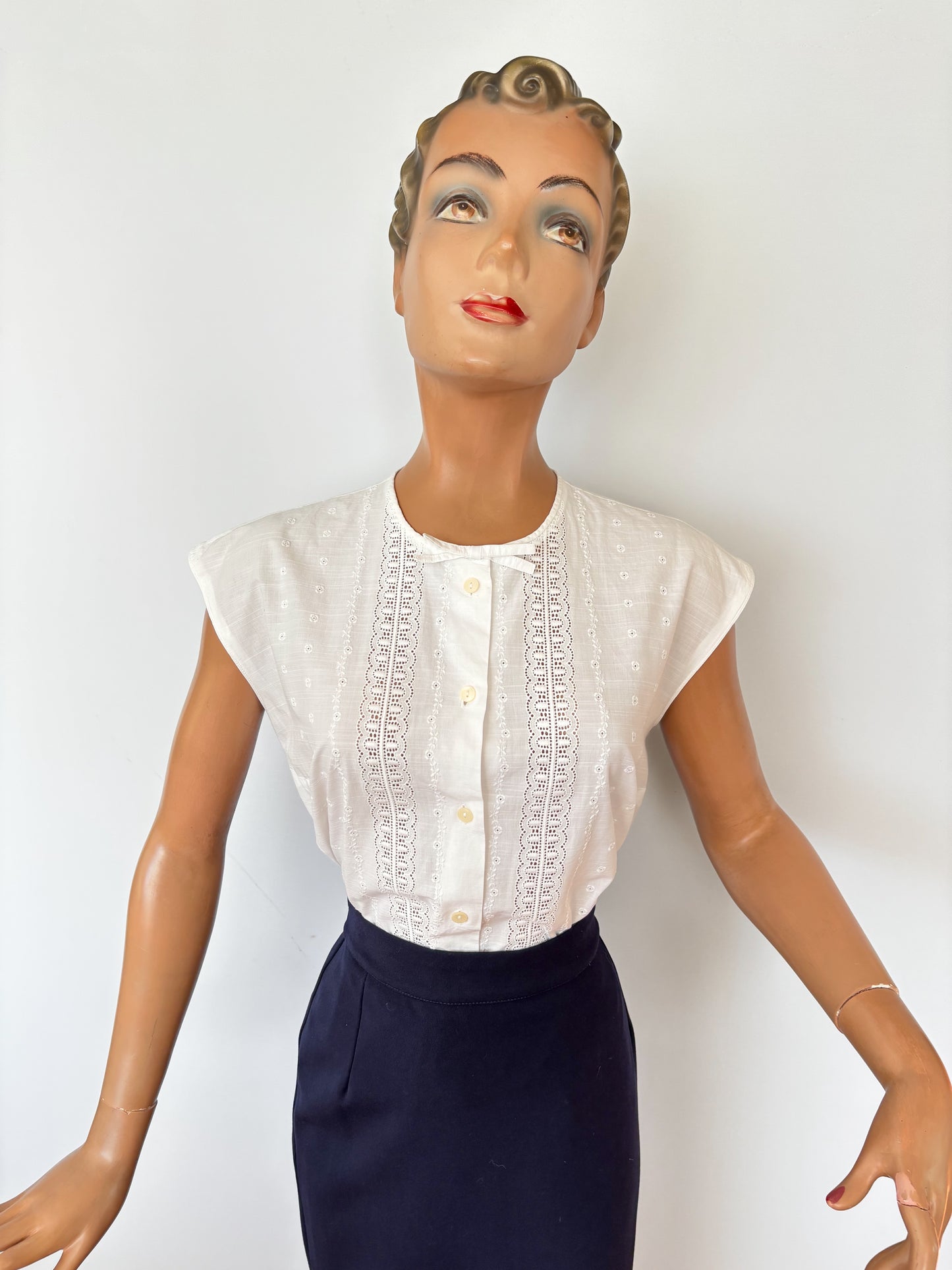 1950s White Cotton Broderie Anglaise Blouse | M