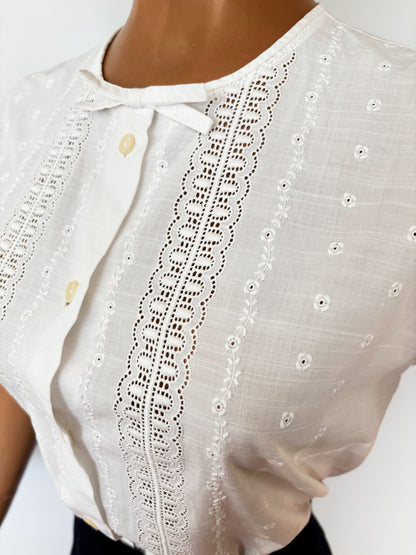 1950s White Cotton Broderie Anglaise Blouse | M