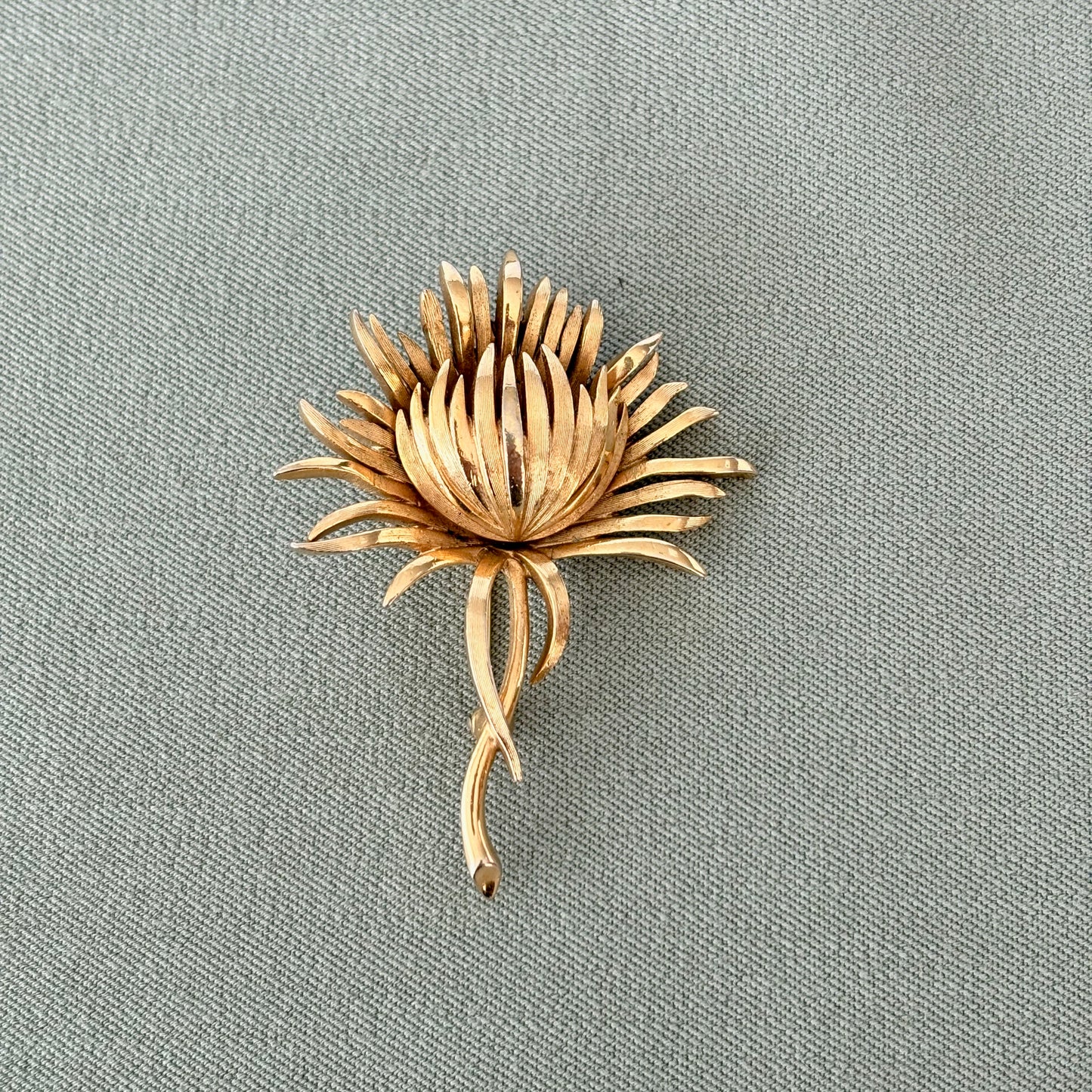 1960s Crown Trifari Scottish Thistle Flower Gold Tone Pin Brooch