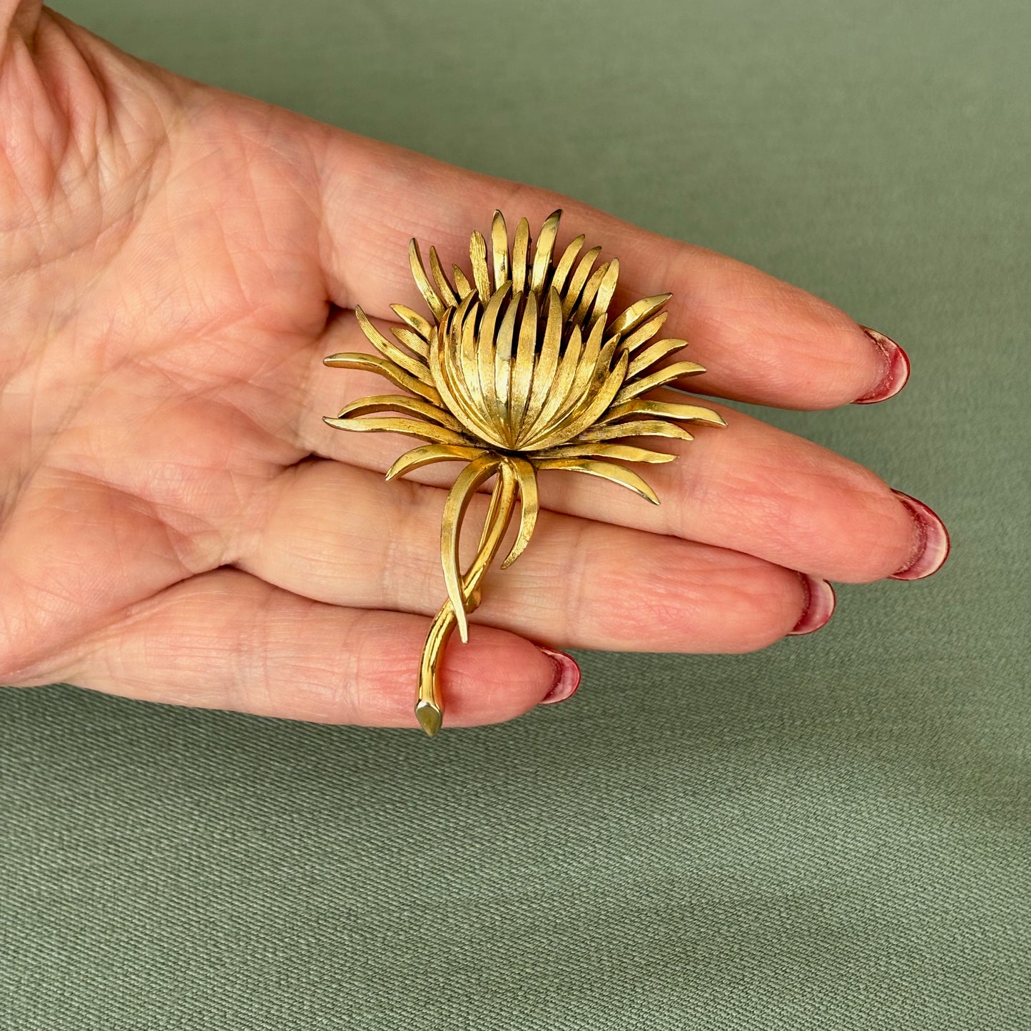 1960s Crown Trifari Scottish Thistle Flower Gold Tone Pin Brooch