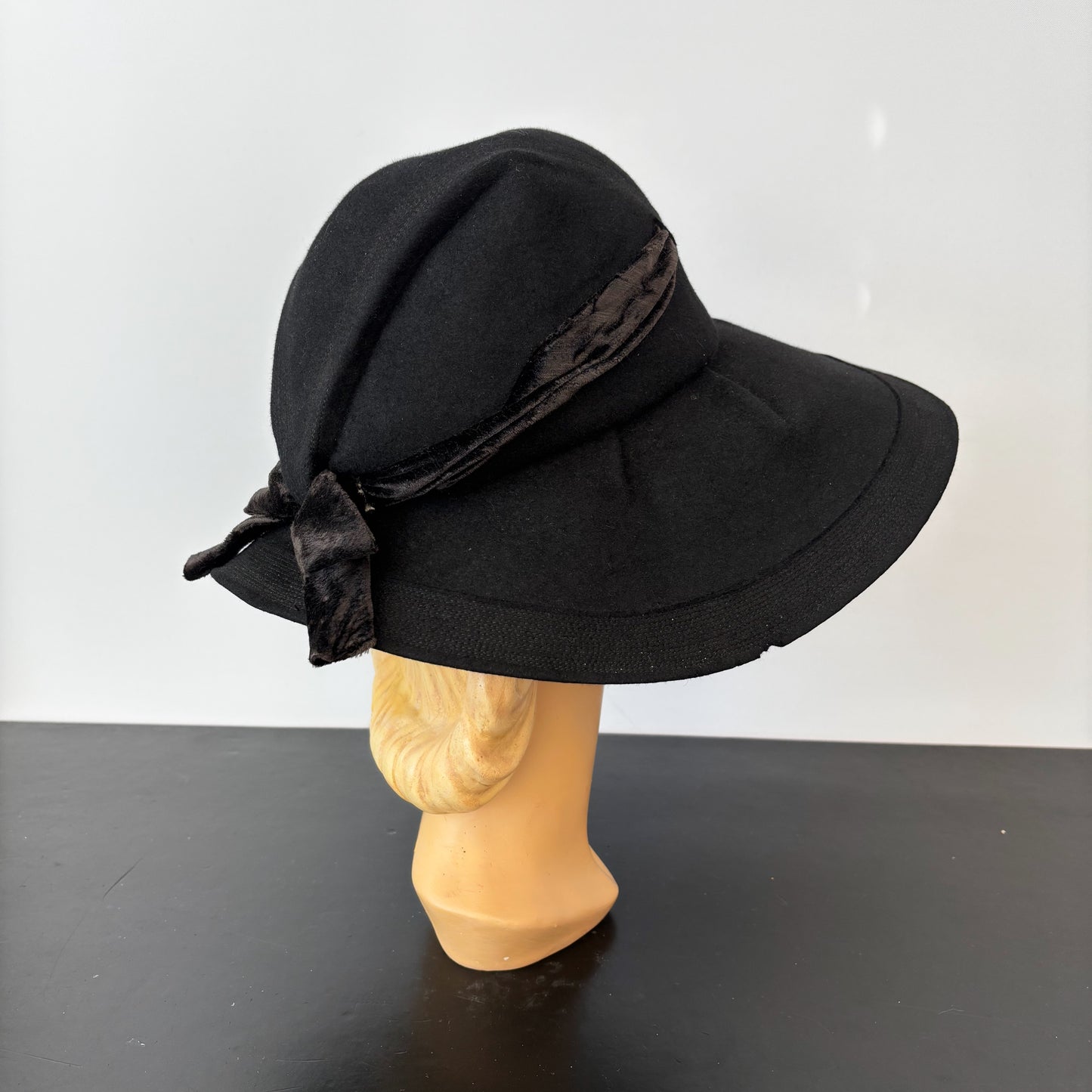 Antique 1920s Wide Brim Cloche Hat