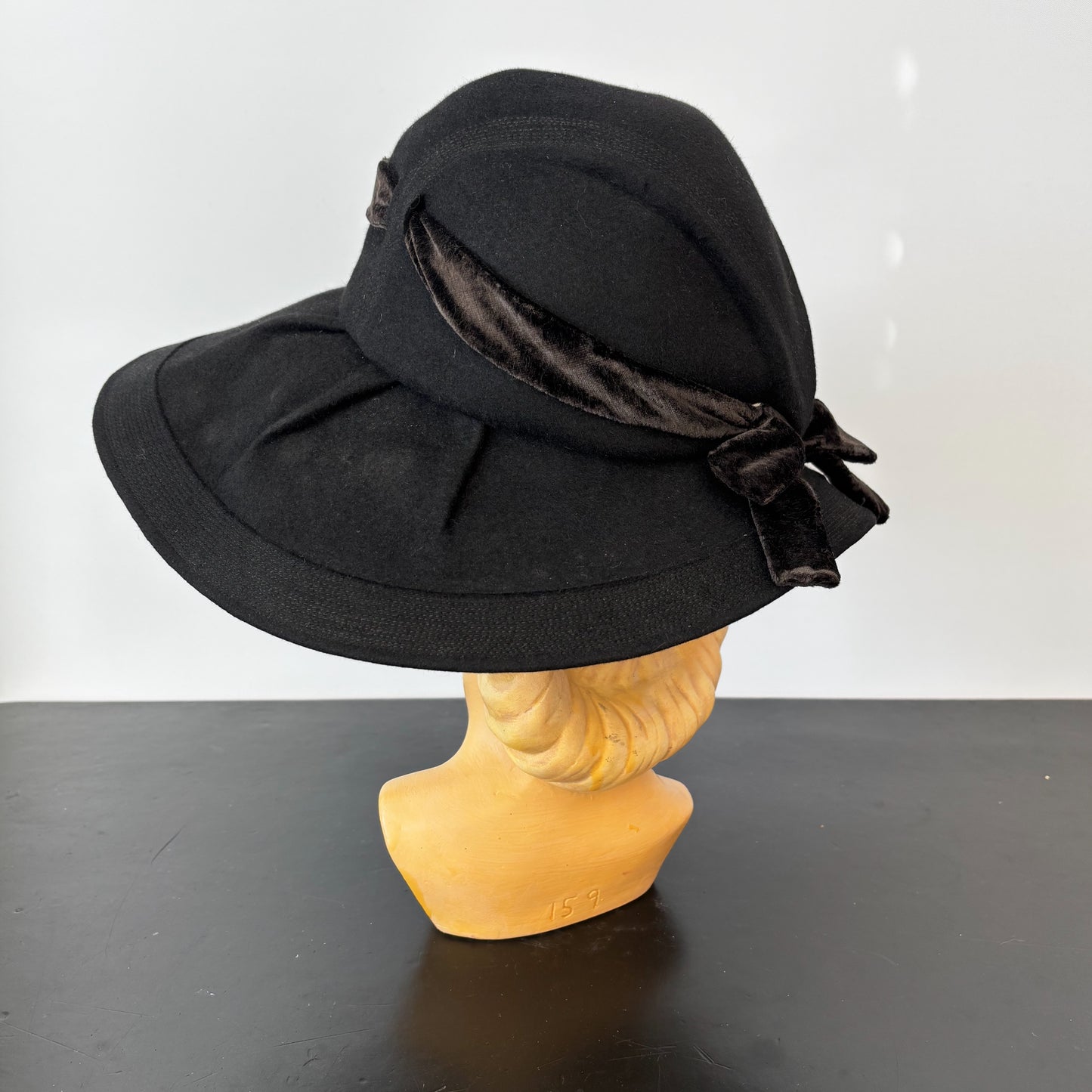 Antique 1920s Wide Brim Cloche Hat