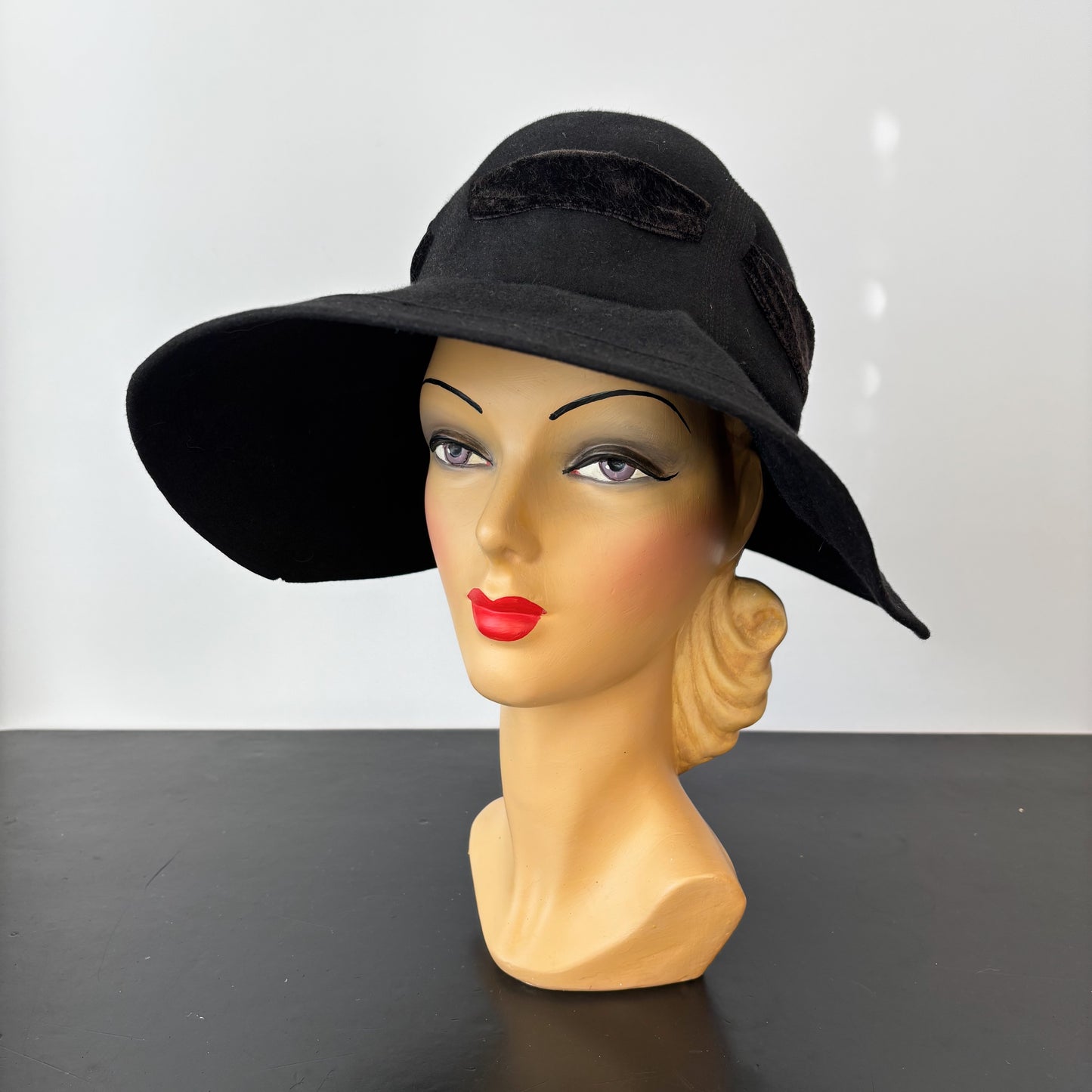 Antique 1920s Wide Brim Cloche Hat