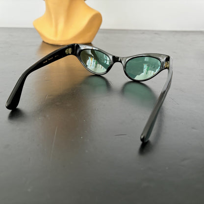 1960s Vintage Space Age Cat Eye Sunglasses