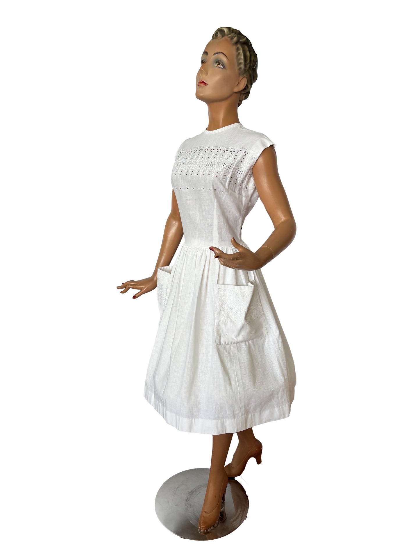 1950s White Linen Cotton Broderie Anglaise Dress | S/M