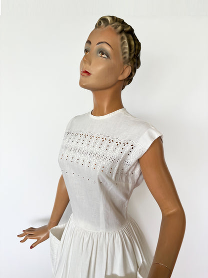 1950s White Linen Cotton Broderie Anglaise Dress | S/M