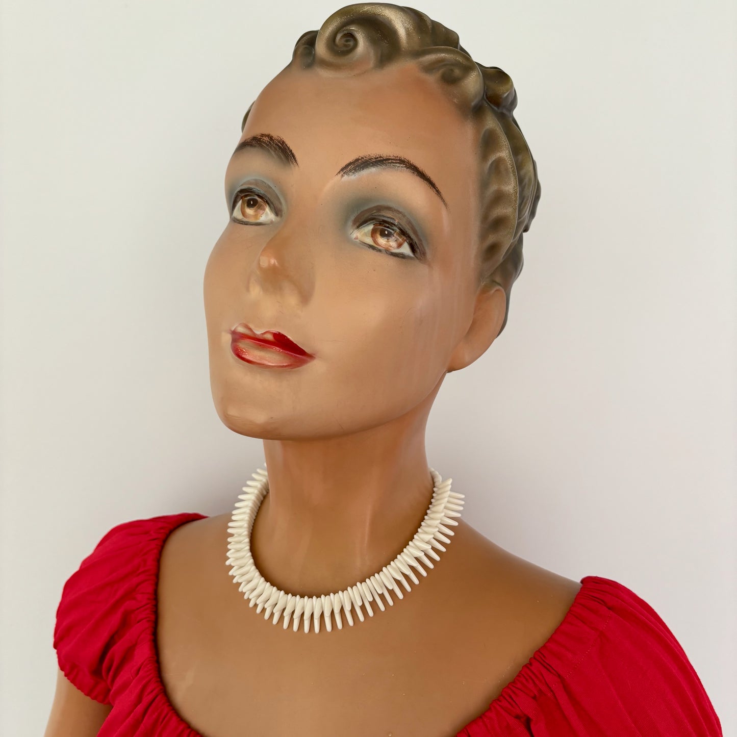 Vintage 1950s Plastic Pointed Necklace