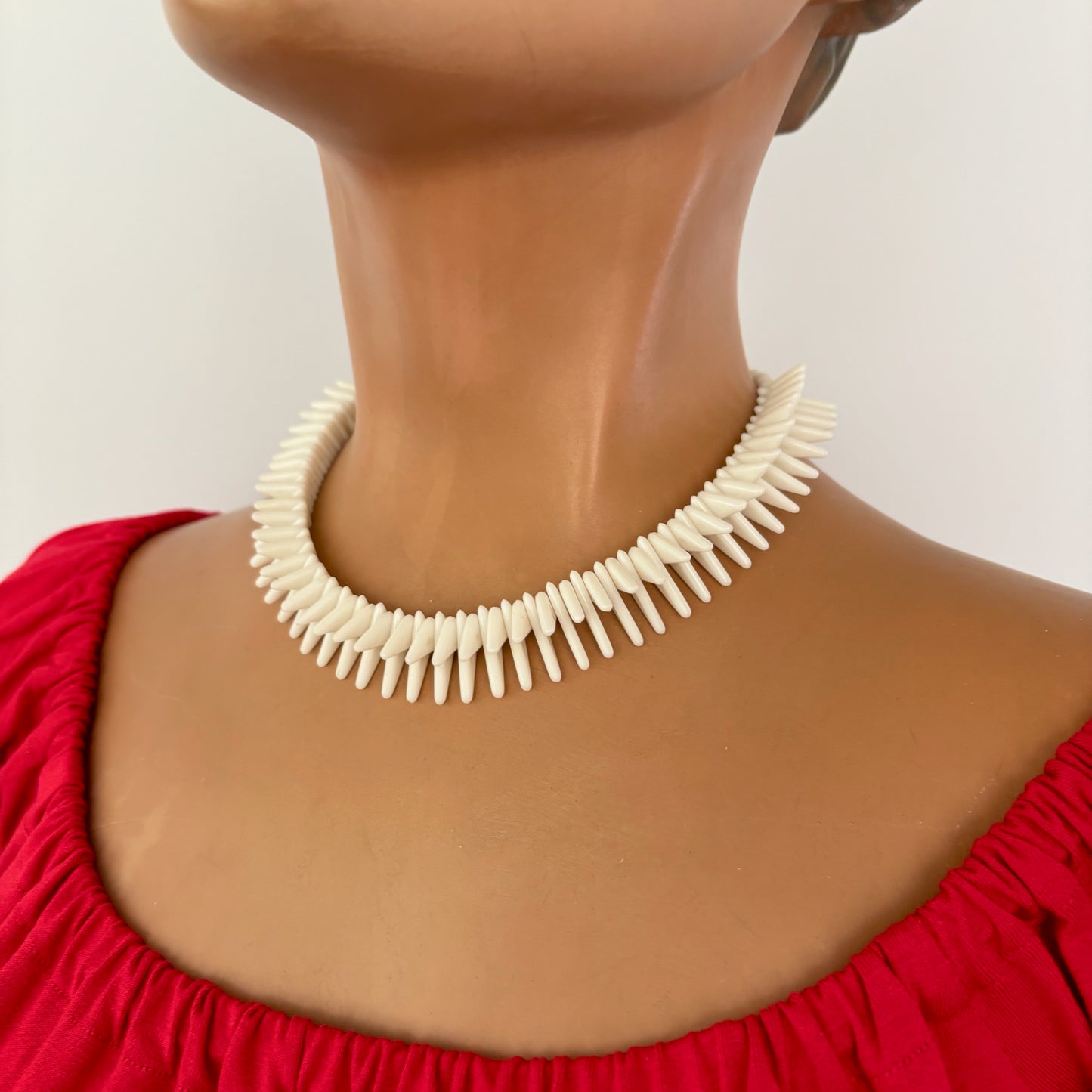 Vintage 1950s Plastic Pointed Necklace