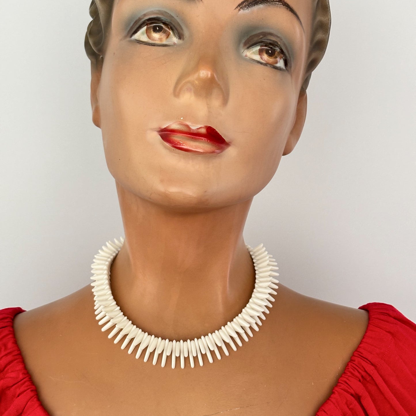 Vintage 1950s Plastic Pointed Necklace