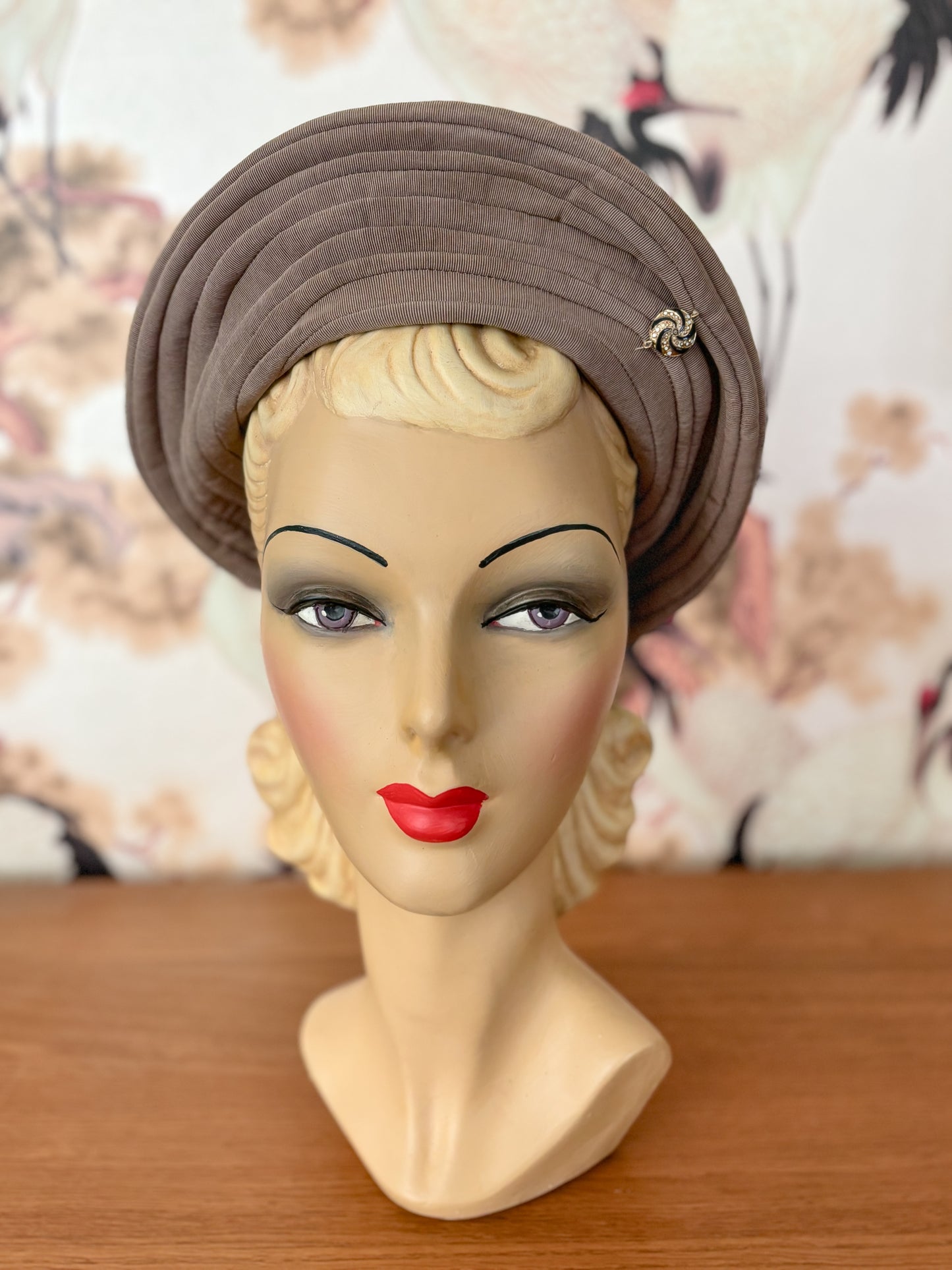 1940s 'Ripple Rounder' Tilted Beret