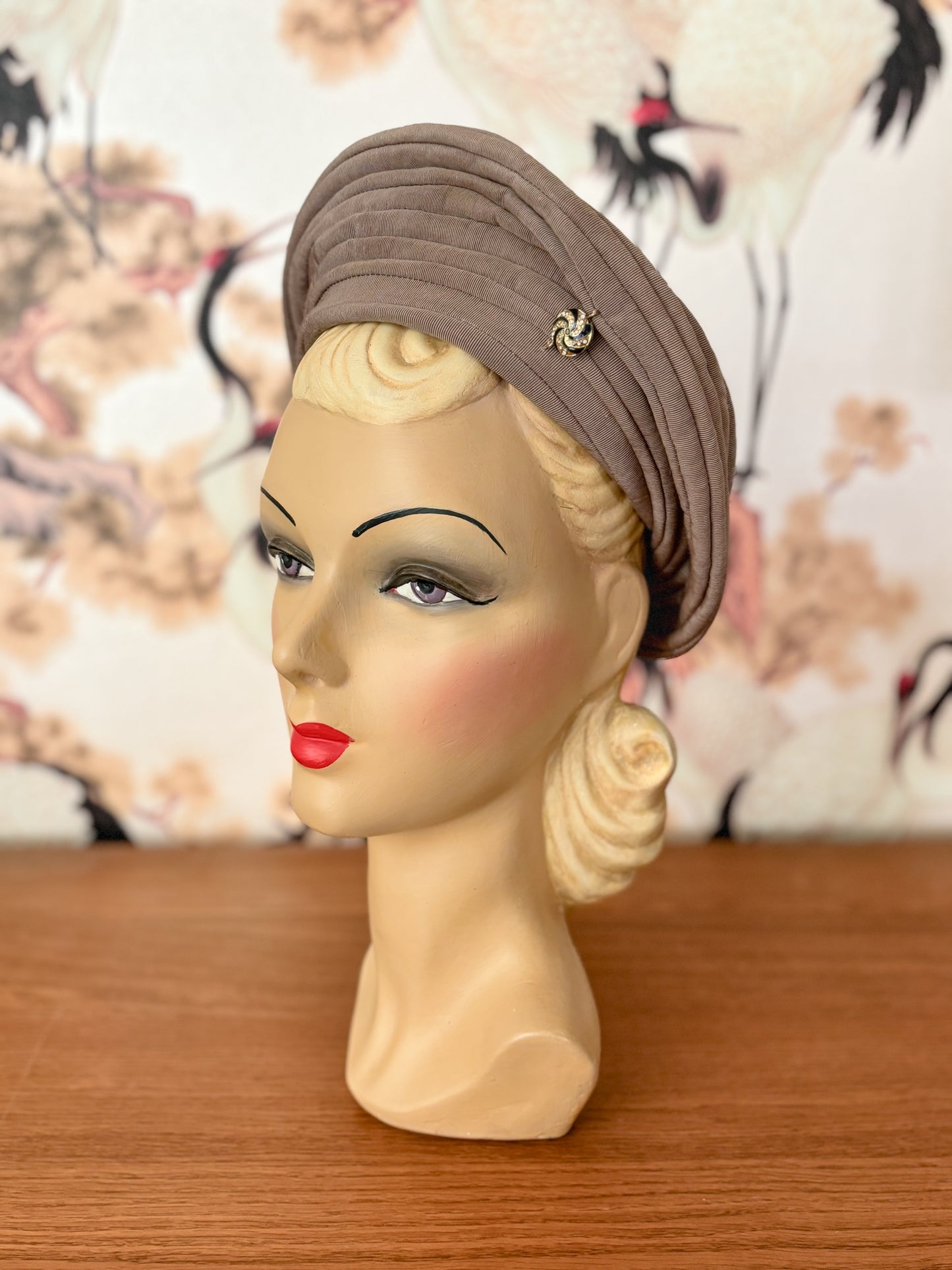 1940s 'Ripple Rounder' Tilted Beret