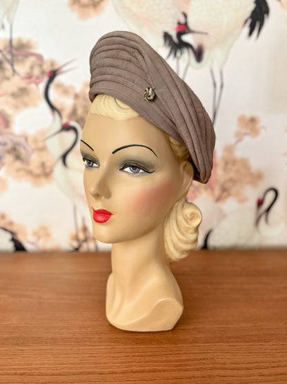 1940s 'Ripple Rounder' Tilted Beret