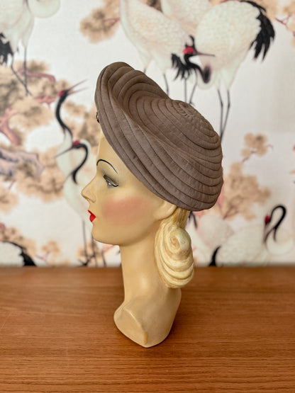 1940s 'Ripple Rounder' Tilted Beret