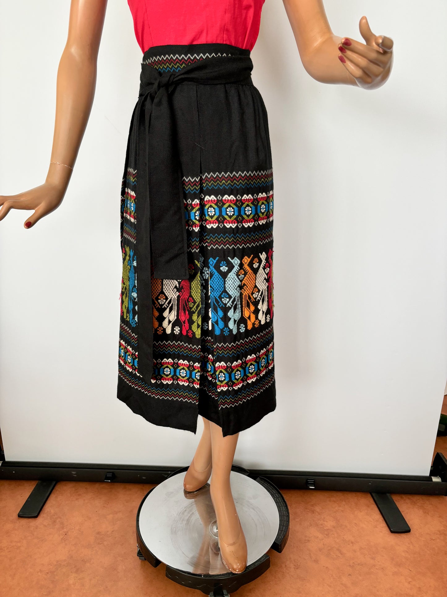 1960s/70s Linen Embroidered Mayan Wrap Skirt | S - XXL