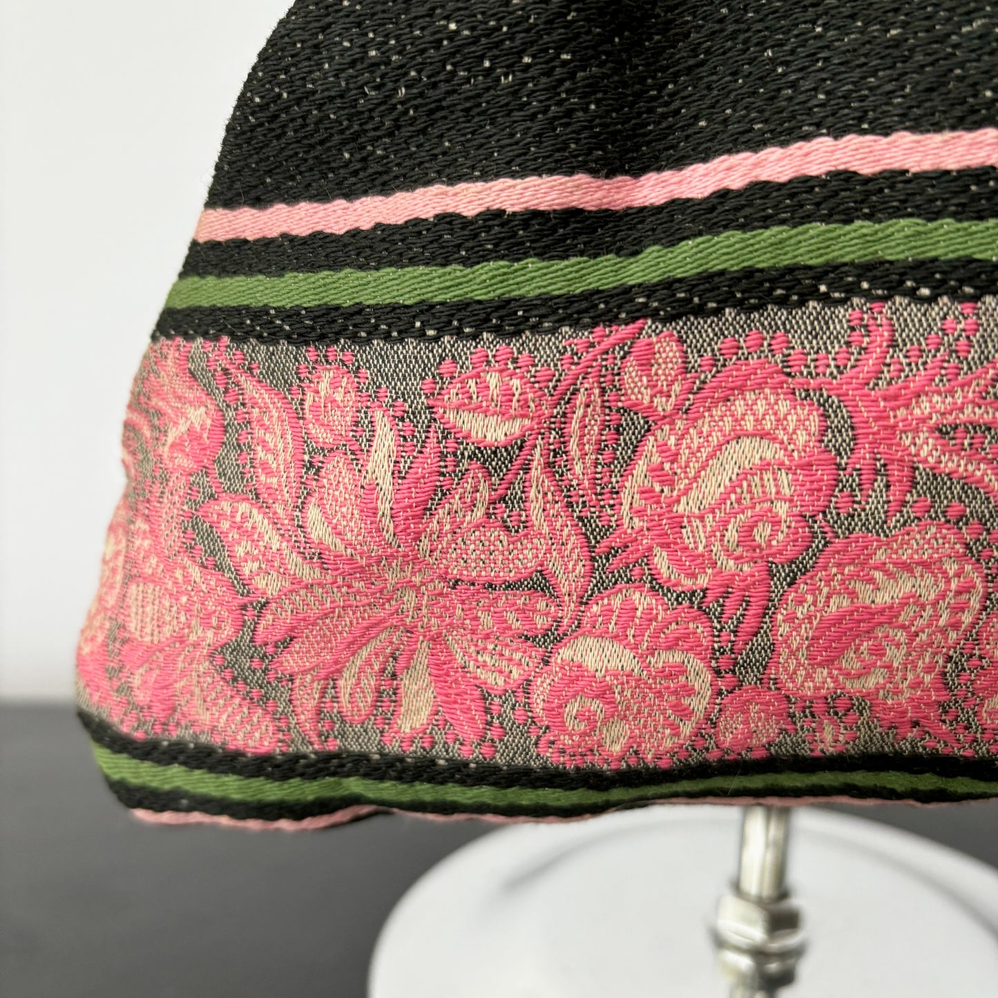 1920s/30s Pink and Green Embroidered Alpacca Purse