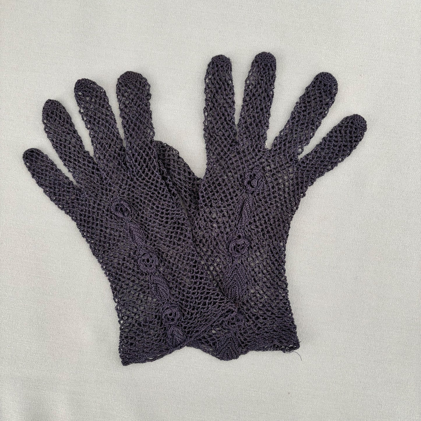 1930s/40s Blue Crocheted Gloves