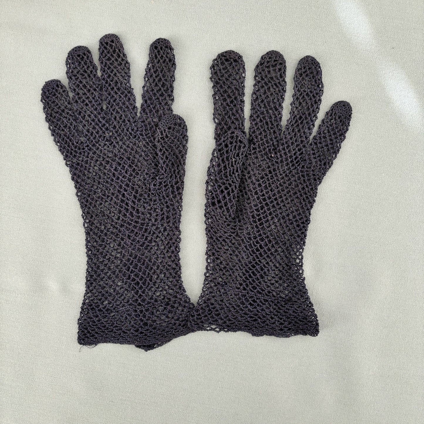 1930s/40s Blue Crocheted Gloves