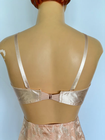 1950s Blush Pink Satin Bullet Bra E85