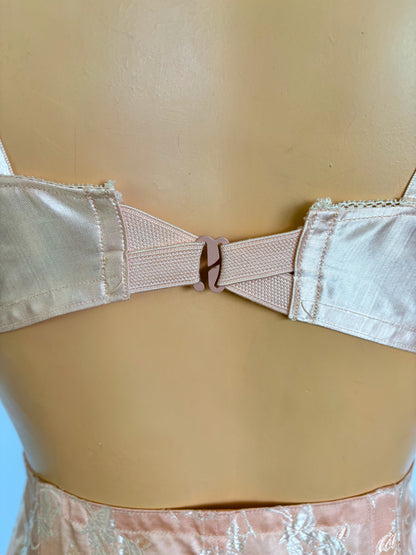 1950s Blush Pink Satin Bullet Bra E85