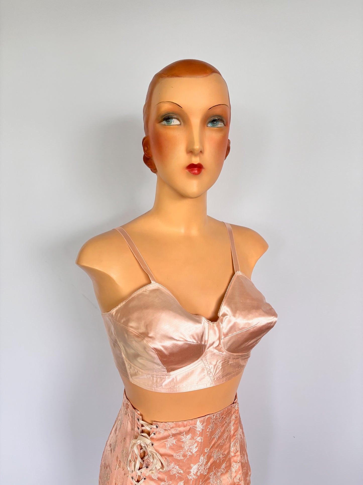 1950s Blush Pink Satin Bullet Bra E85