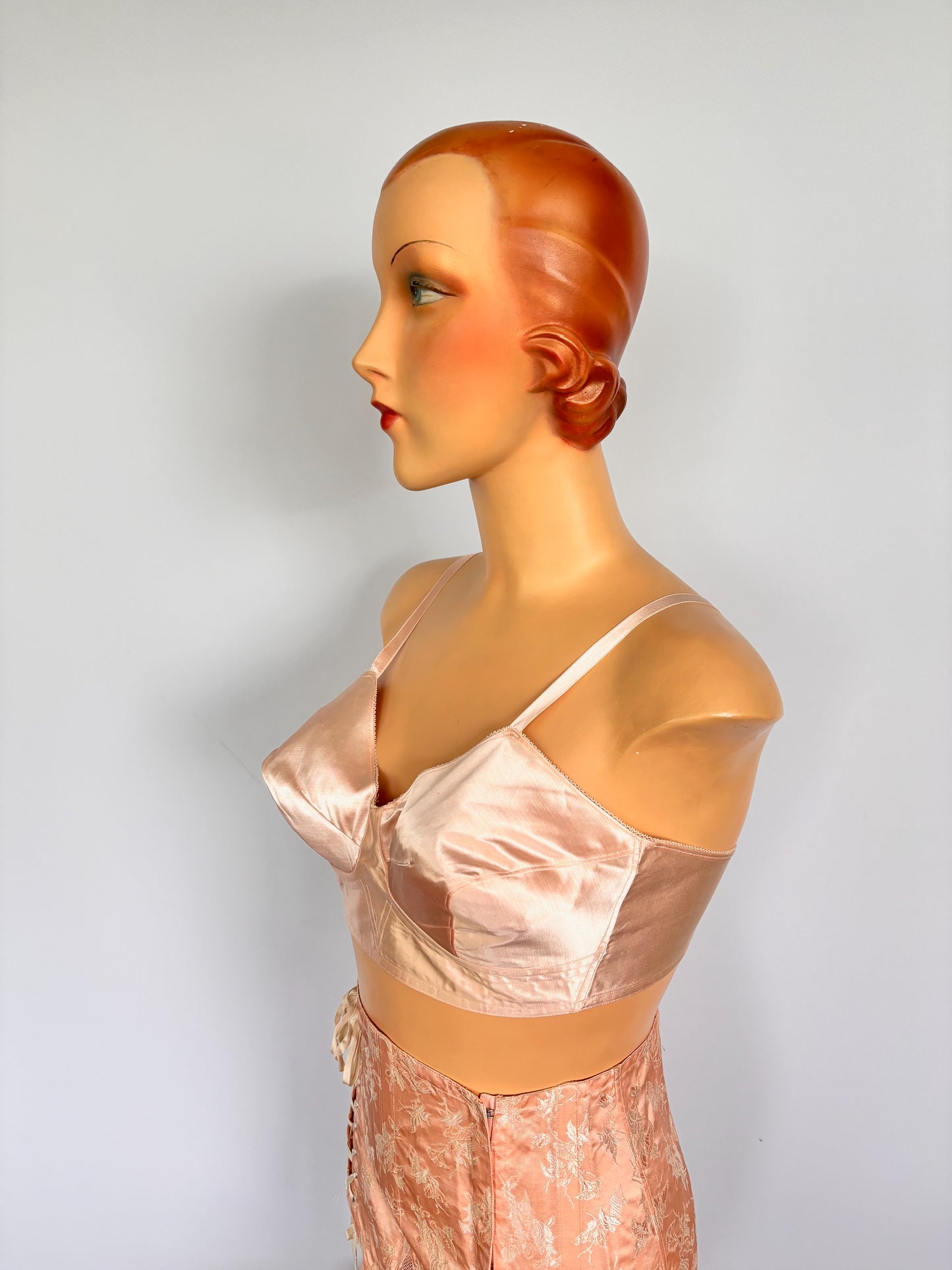 1950s Blush Pink Satin Bullet Bra E85