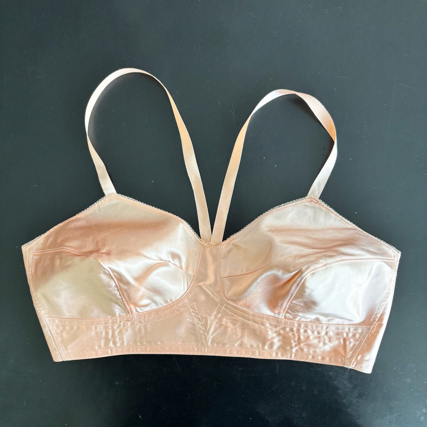 1950s Blush Pink Satin Bullet Bra E85