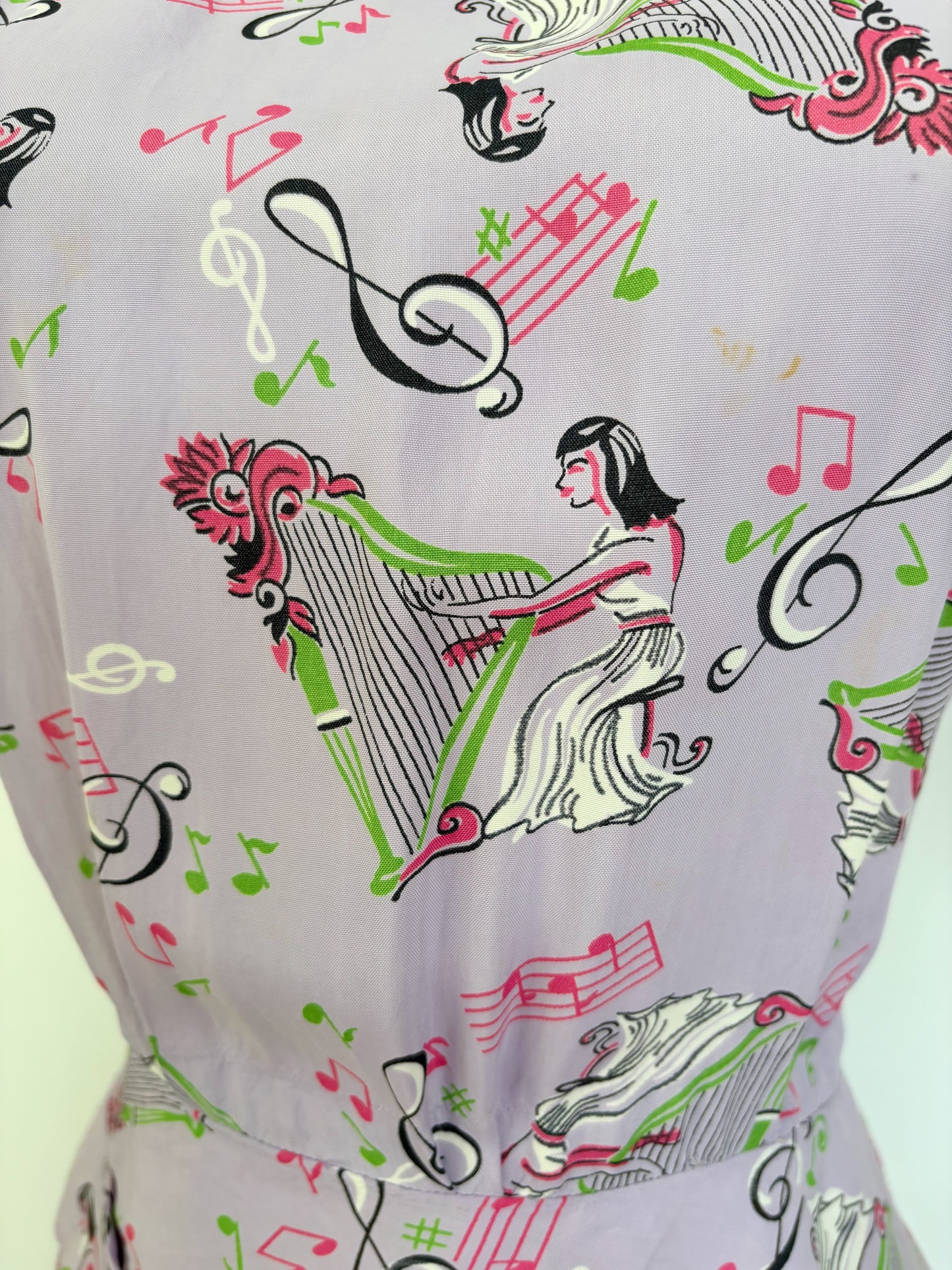 1940s Lilac Rayon Novelty Print Dress | S