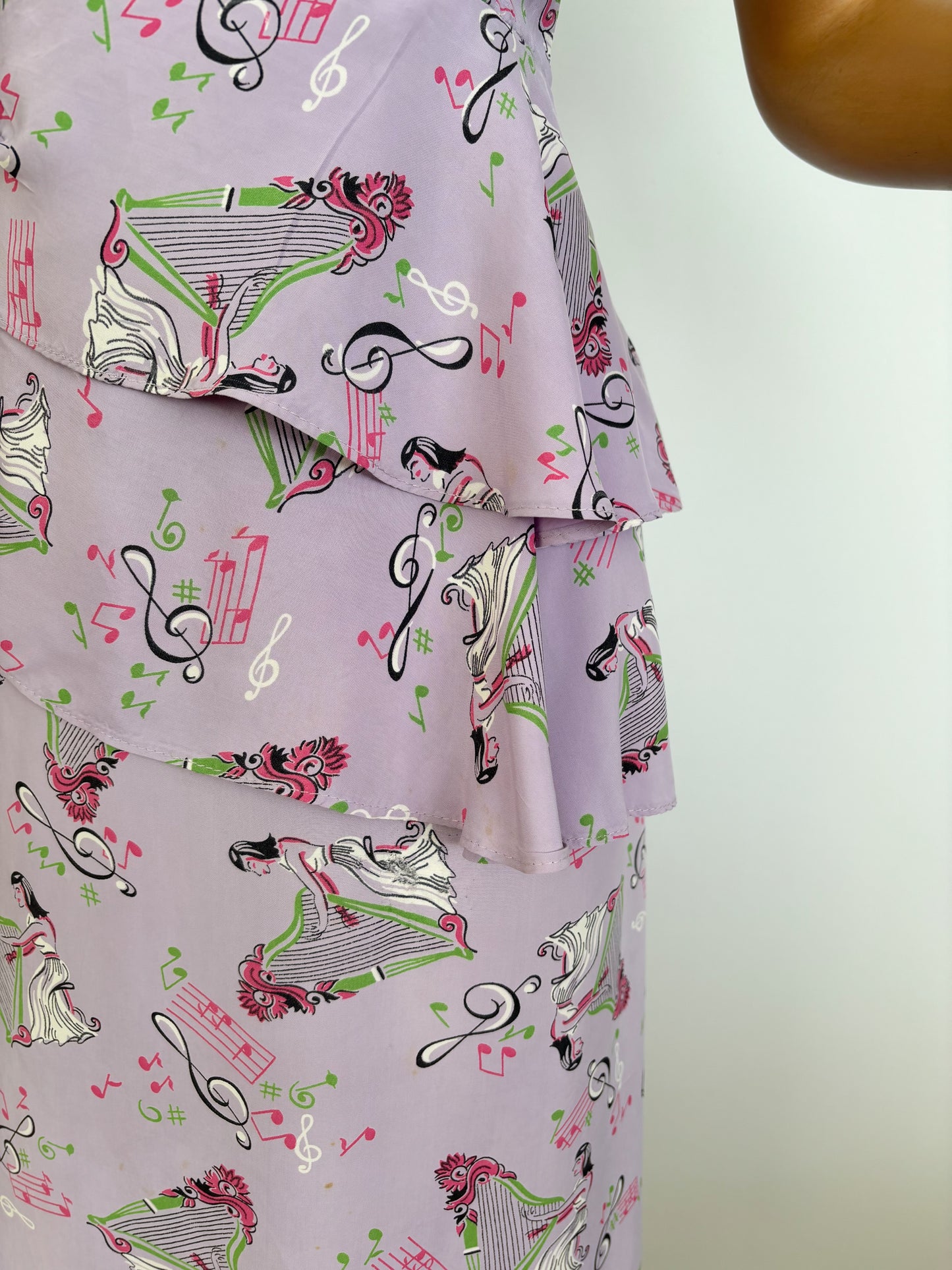 1940s Lilac Rayon Novelty Print Dress | S
