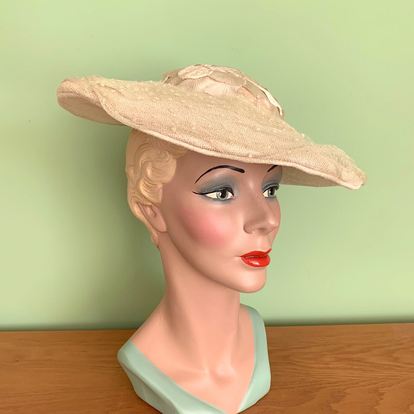 1950s Netted and Petal Halo Hat