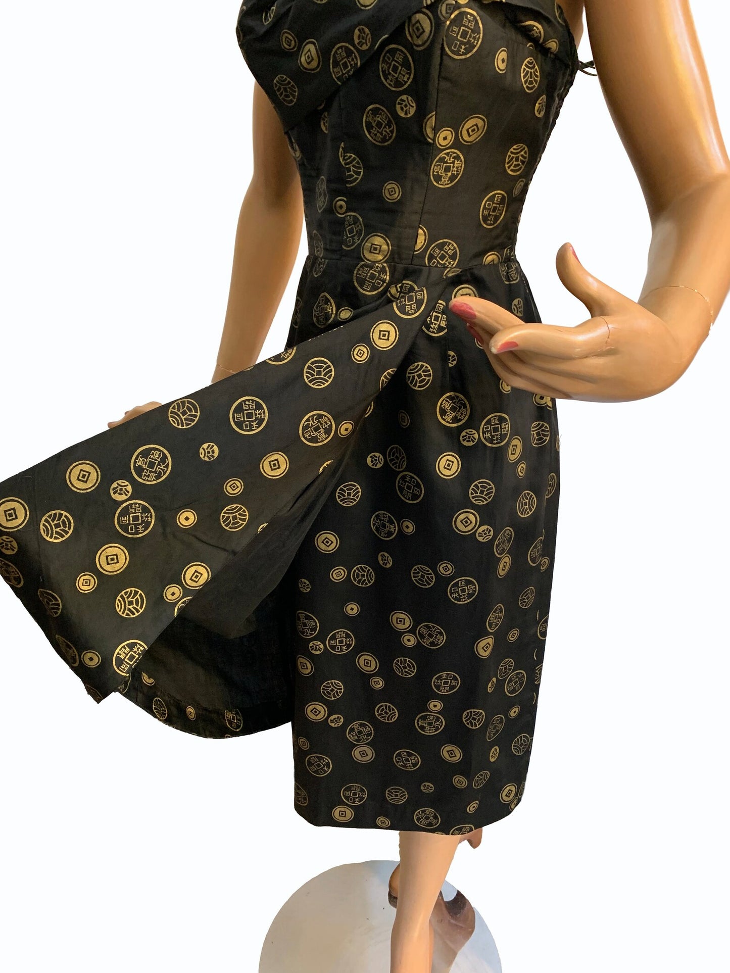 1950s Aflred Shaheen Feng Shui Coins Novelty Print Strap Dress | S