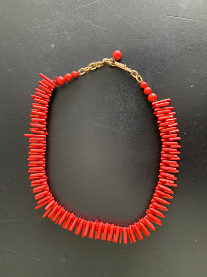 1950s Plastic Pointed Necklace