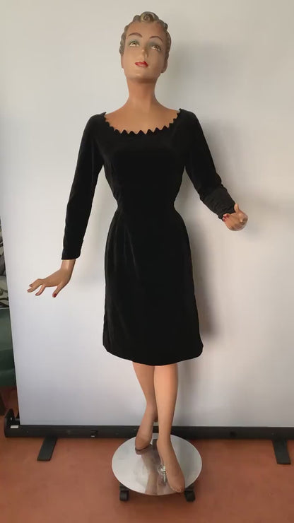 1950s Velvet Scalloped Collar Dress | XS