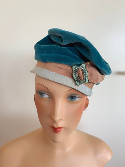 Jaren 1920 Gabrielle Teal Velvet Auto Bonnet