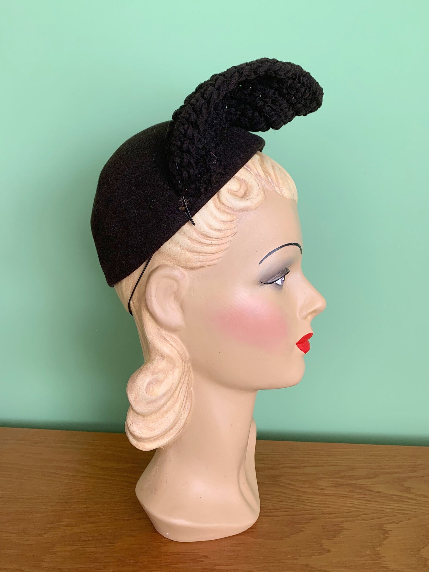 1930s/40s New York Creation Heart Halo Hat