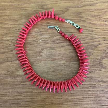 1950s Plastic Pointed Necklace