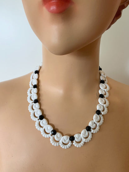 1950s Black & White Plastic Necklace